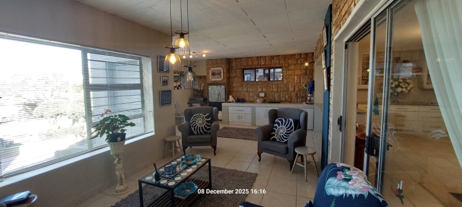 6 Bedroom Property for Sale in Wavecrest Eastern Cape